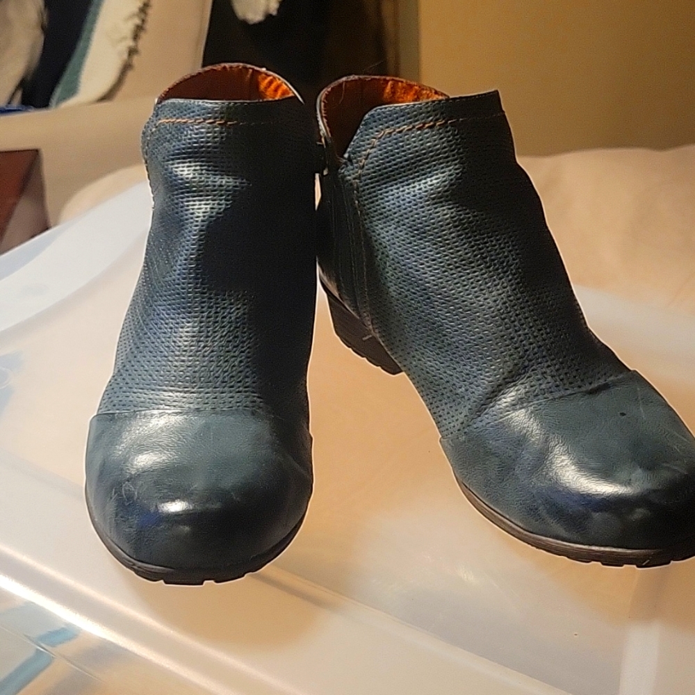 Women's boots